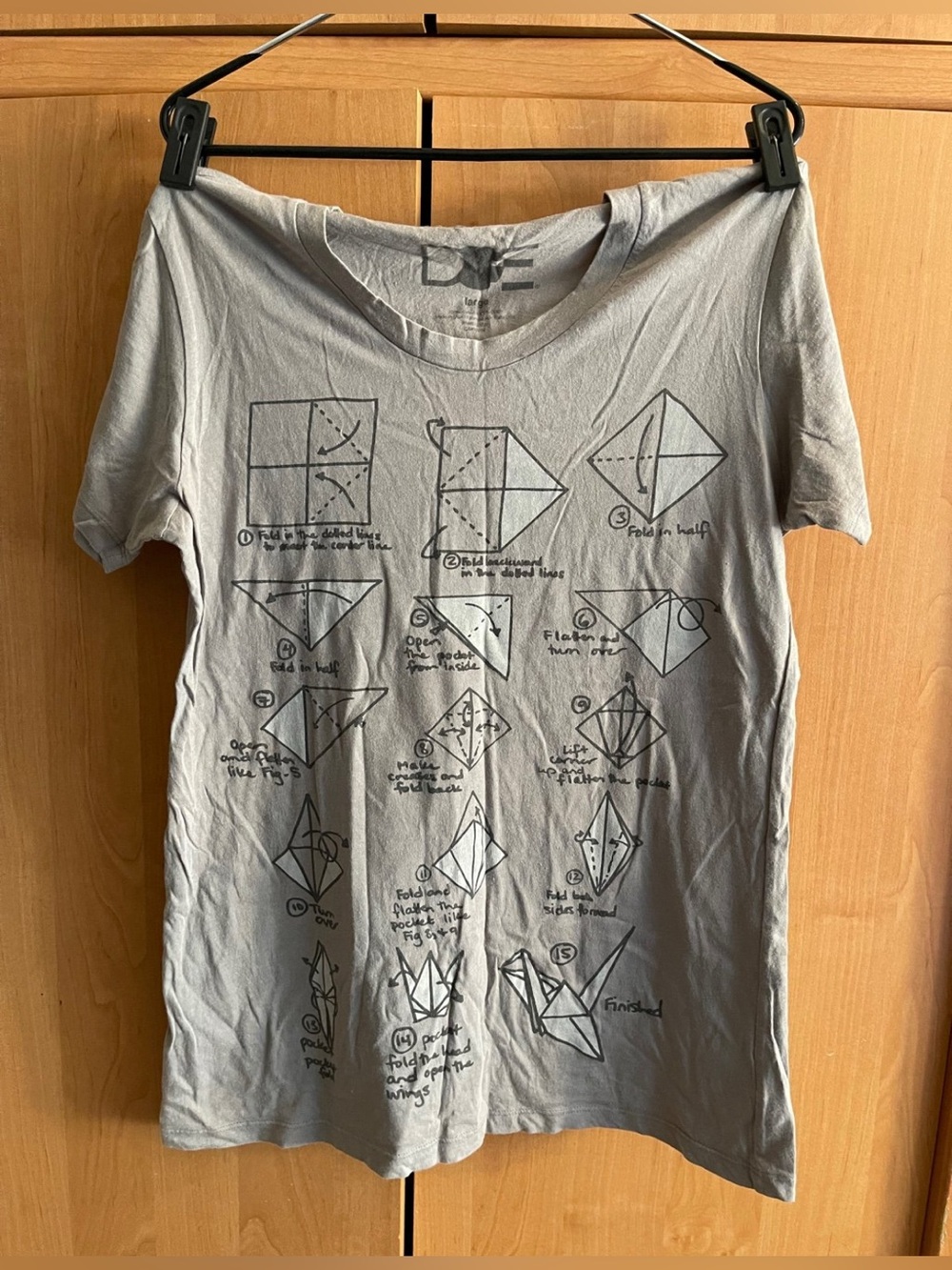 Doe Short Sleeve T-Shirt Womens Size Large M Fun & Creative Origami Design